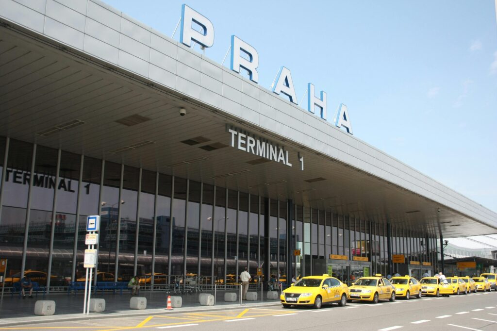 airport pickup vs drop services hyderabad